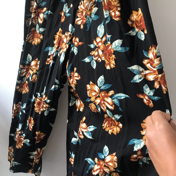 Xhilaration wide leg Hawaiian floral jumpsuit with faux-wrap top Size M - Picture 3 of 5